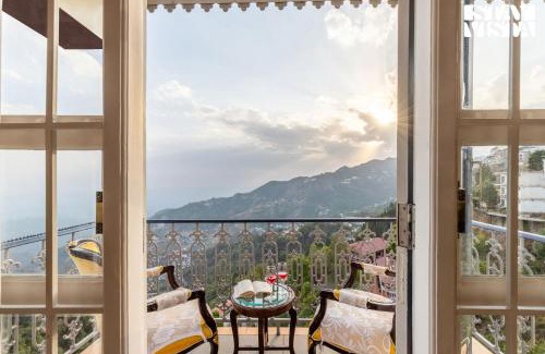 The Mall Road Villa | Lawrence Terrace with Free Breakfast at Mall Road by StayVista