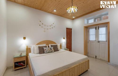The Mall Road Villa | Lawrence Terrace with Free Breakfast at Mall Road by StayVista