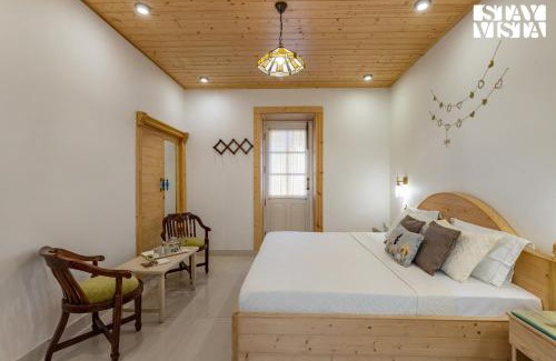The Mall Road Villa | Lawrence Terrace with Free Breakfast at Mall Road by StayVista