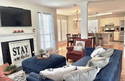 Lawrenceville House | Lawrenceville Gem! Clean+Cozy+Close to 85&316 | Pets