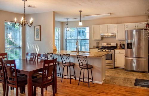 Lawrenceville House | Lawrenceville Gem! Clean+Cozy+Close to 85&316 | Pets
