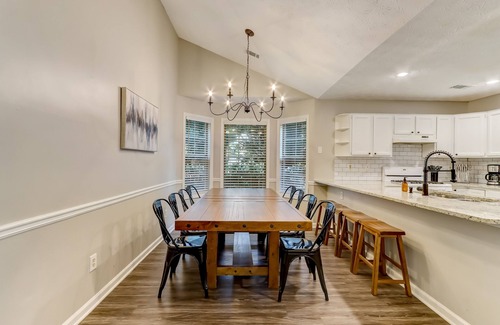 Lawrenceville House | ★Lawrenceville, NO stairs, 4br, sleeps 11!★