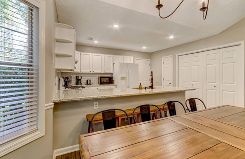 Lawrenceville House | ★Lawrenceville, NO stairs, 4br, sleeps 11!★