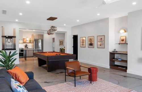 Phoenix Hill Apartment | Lay Low Disco Highlands - NULU 4BR Pool Table Balcony