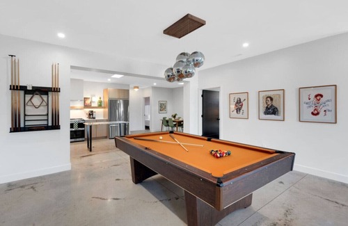 Phoenix Hill Apartment | Lay Low Disco Highlands - NULU 4BR Pool Table Balcony