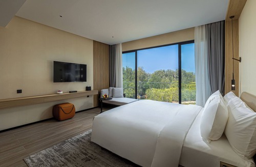 Choeng Thale Hotel | Laya Resort Phuket Island