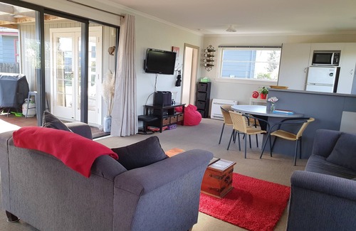 Te Anau House | Laybak Retreat -Highly recommended comfortable Kiwi batch