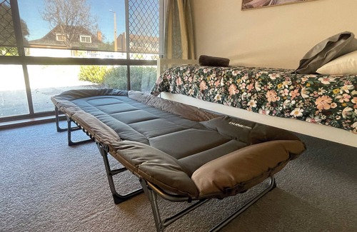 Lake Albert House | Layla's Lakeside 4 bedroom lakeside home with yard, air con & close to shops.
