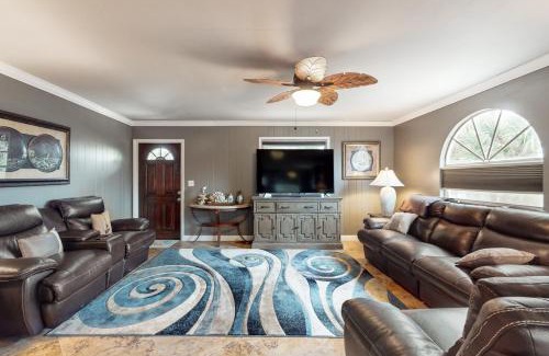 Mid Island House | Laze Away
