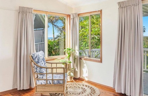 Yamba House | Laze Daze - Pet friendly and walking distance to the beach