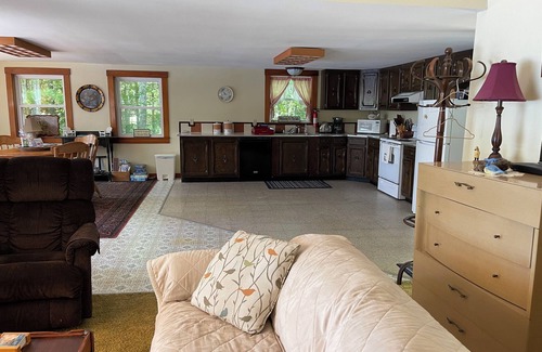 Nobleboro House | LAZY ACRES COTTAGE | LAKEFRONT | 2 Bed, 1 Bath