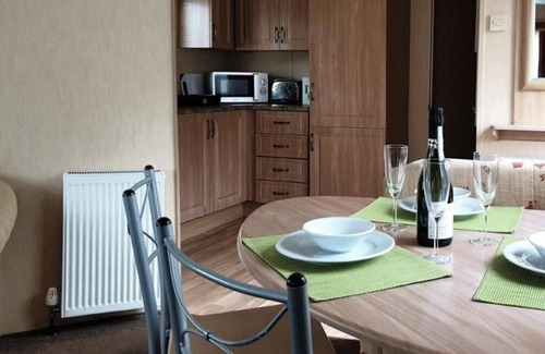 Hamworthy House | Lazy Bear 25 Arne View Seaside home with great views, full kitchen&strong Wi-Fi.