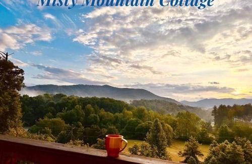 Weaverville House | Lazy Bear Cottage Has Hot Tub Mountain Views