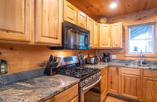Helen Cabin | Lazy Bear Lodge - Mountain Cabin w/Spectacular Views Close to Helen