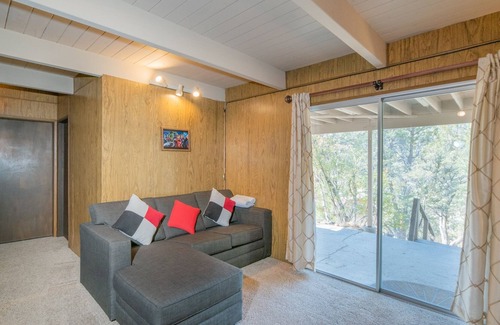 Whispering Forest House | Lazy Bear Lodge - 3br/2ba/relaxing Forest Views/smart Tv/wifi/fenced Yard 3 Bedroom Home