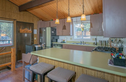 Whispering Forest House | Lazy Bear Lodge - 3br/2ba/relaxing Forest Views/smart Tv/wifi/fenced Yard 3 Bedroom Home