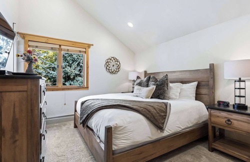 Park City House | Lazy Bear Log Cabin Canyons Park