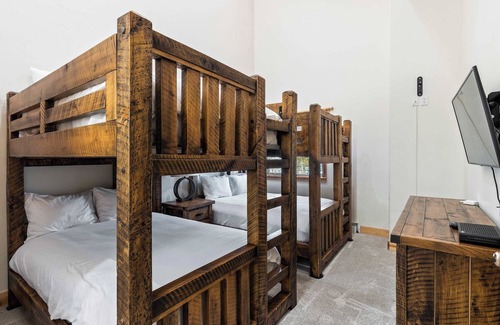 Park City House | Lazy Bear Log Cabin Canyons Park