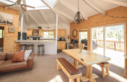 Upper Moonridge Cabin | Lazy Bear Lookout