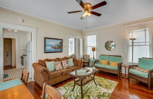 San Jacinto House | Lazy Days Cottage
