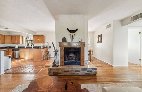 Diamond Bell Ranch House | LAZY H BAR RANCH ESTATE, 3/2, AC, Pool, Hot Tub, BBQ, Horses and Dogs Welcome!
