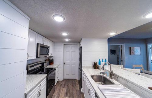 Village of Four Seasons House | Lazy L at the Lake - Chic 3 BDR Condo with Boat Slip