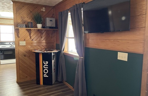 South Bloomingville Cabin | Lazy Lane Cabins - Brookside Cabin