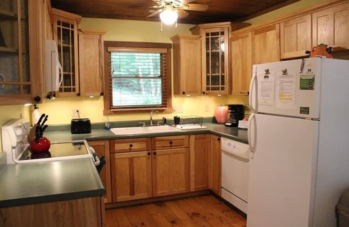 South Bloomingville Cabin | Lazy Lane Cabins - Hemlock