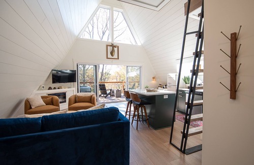 McArthur Cabin | Lazy Lane Cabins- Oak Hollow