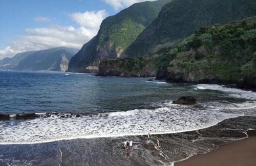 Porto Moniz Apartment | Lazy Lizard by the Ocean