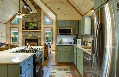 Blue Ridge Cabin | Lazy Luxury– New Modern Build: All King Bds, Fire Pit, Spa & Treetop Deck Views