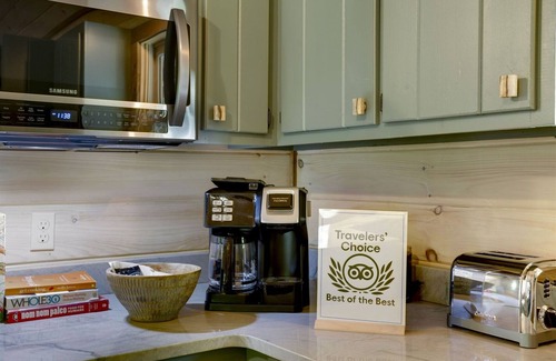 Blue Ridge Cabin | Lazy Luxury– New Modern Build: All King Bds, Fire Pit, Spa & Treetop Deck Views