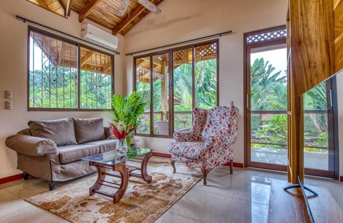Puerto Viejo de Talamanca Apartment | Lazy parrots' luxury apartments #3: pool✓ beach path ✓breakfast✓