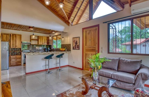 Puerto Viejo de Talamanca Apartment | Lazy parrots' luxury apartments #3: pool✓ beach path ✓breakfast✓