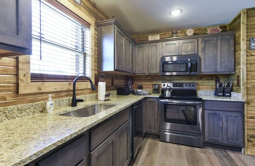 Branson Cedars Cabin | Lazy River Lodge | 5 Bed, 5 Bath