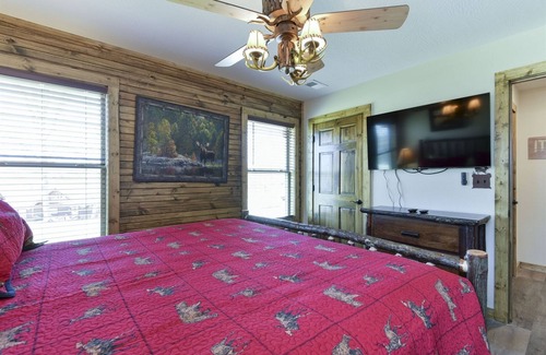 Branson Cedars Cabin | Lazy River Lodge | 5 Bed, 5 Bath
