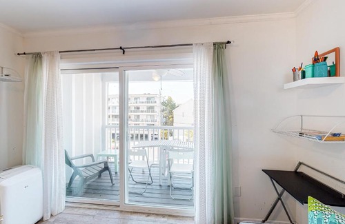 Midtown Ocean City Hotel | Lazy Whale 33