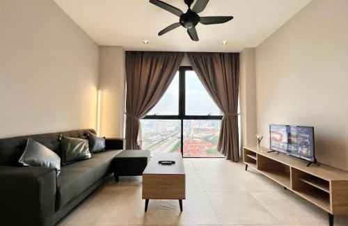 Tropicana Apartment | LB Cozy Home 1-10Pax 3Room Tropicana 4QBeds BalconyTV