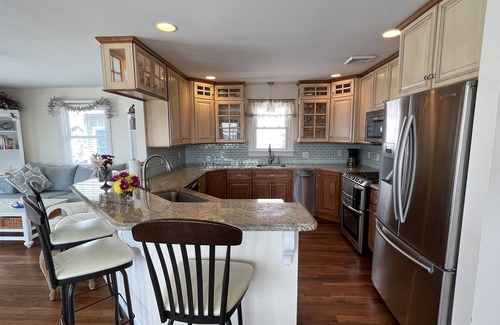 Ship Bottom House | LBI Bayfront Beauty Brand New Hot Tub! Boat Slip Included! Two blocks to Beach!