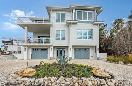 Longbeach Village House | LBK Whitney Bayside Retreat