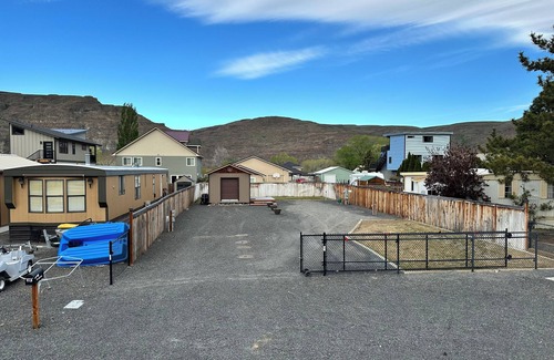Sunland Estates RV Rental | LC Sunland South - RV Hookup