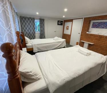 Granville House | LCF Rosehill Accommodation 3 free car parking inside property G2