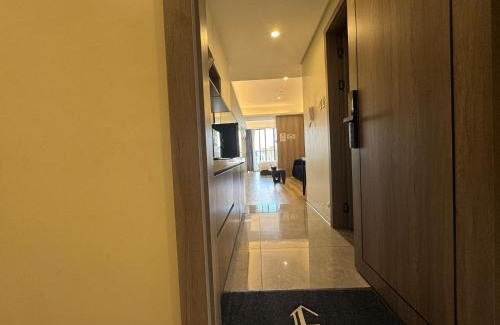 Tambo Apartment | LCONDOTEL Hotel Studio with Balcony at Imperial Plaza near MOA NAIA PITX