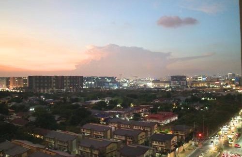 Tambo Apartment | LCONDOTEL Serviced Apartment near MOA NAIA PITX with Pool Parking