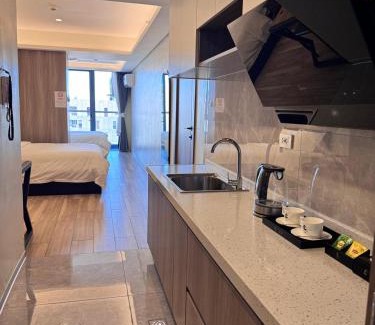 Tambo Apartment | LCONDOTEL Serviced Apartment near MOA NAIA PITX with Pool Parking