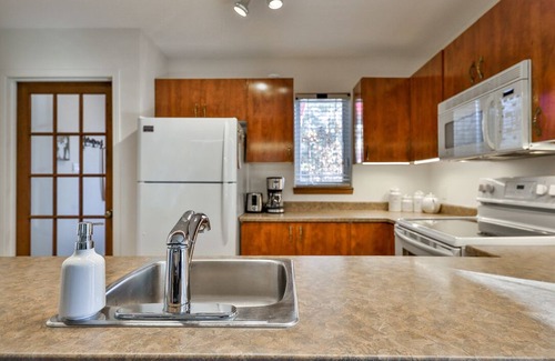 Mont-Tremblant House | Le 1731 Tremblant king size bed/Piscine/Golf