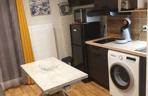 Bernex Apartment | Le 67-skiing and hiking -clothes washer-dryer-WIFI-parking.