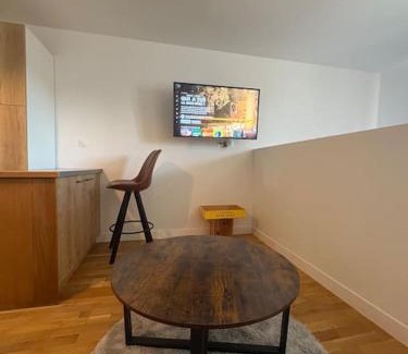 Meaux Apartment | Le 71 - Love Room Cozy - Disney 20min