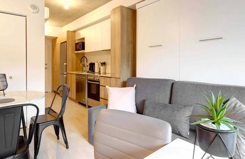 Griffintown Condo | ☼ Le Amati ～ Pool, Terrace & Gym | Office + WiFi ☼