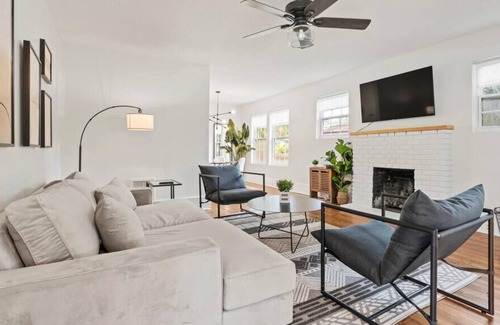 Avondale House | Le Avondale: Updated & Clean home